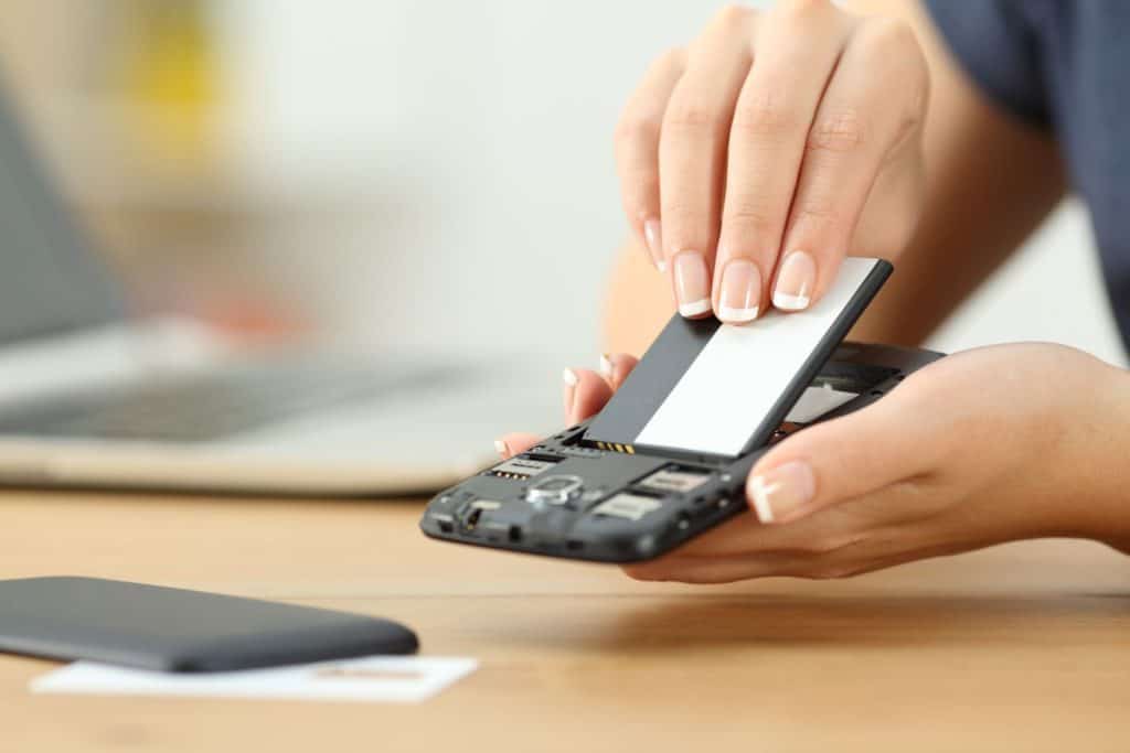 Removing smartphone battery for storage to maximize shelf-life