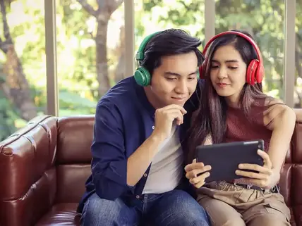 Couple using multiple Bluetooth headphones at once